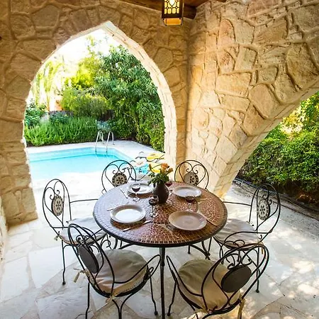 Villa Violaris